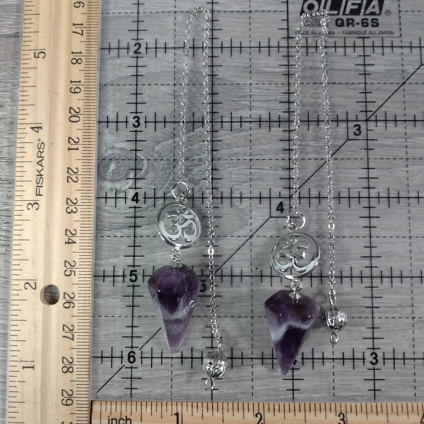 Ohm Symbol Crystal Dowsing Pendulum – Chakra Healing & Reiki Divination Tool