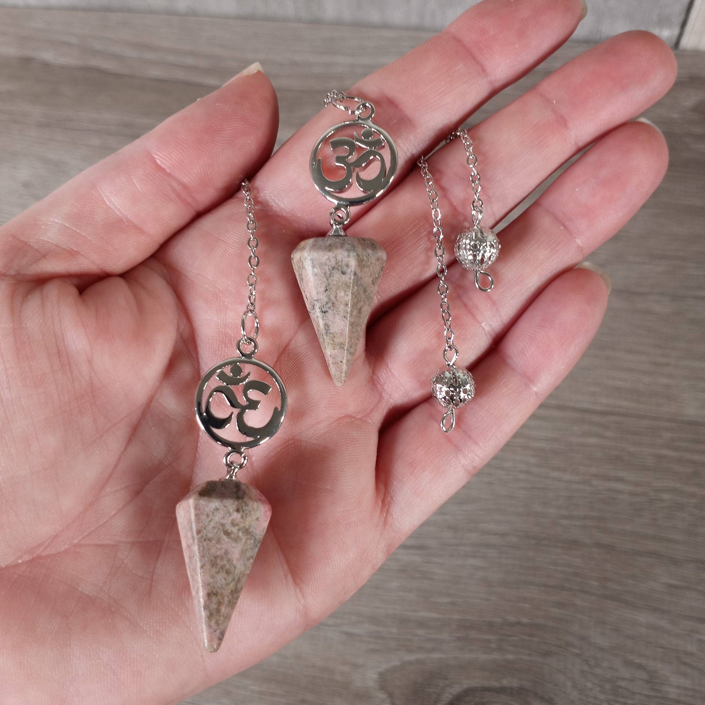 Ohm Symbol Crystal Dowsing Pendulum – Chakra Healing & Reiki Divination Tool